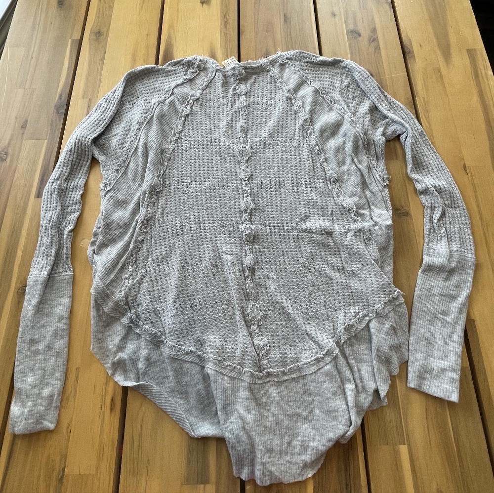 We The Free People Gray‎ Waffle Knit Distressed Long Sleeve Blouse Size Xs - Picture 2 of 3